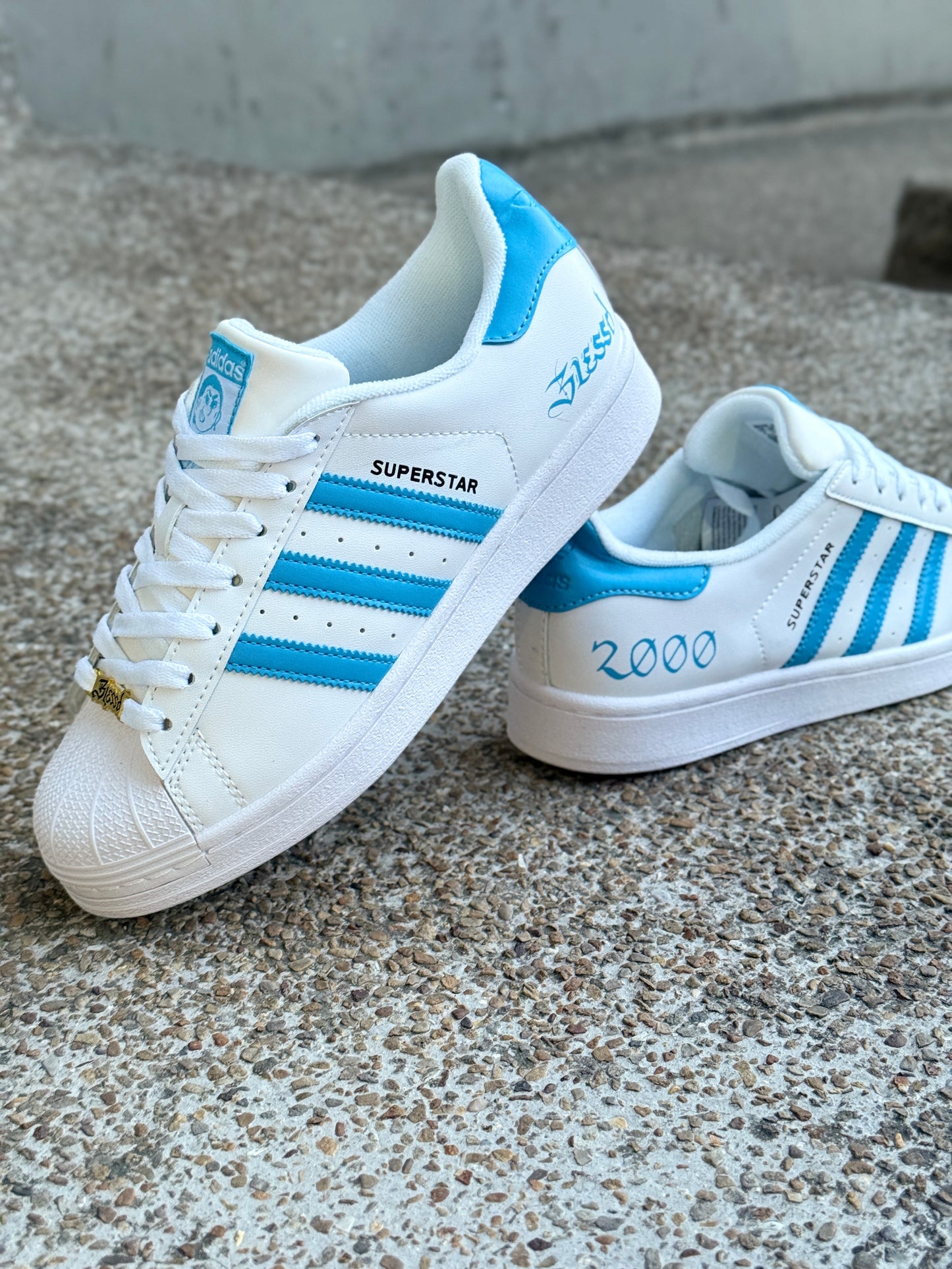 TENIS ADIDAS SUPERSTAR X BLESSD
