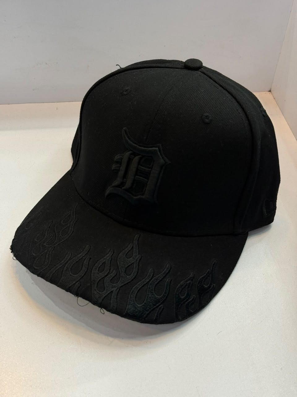 GORRA GENESIS NEGRA LLAMAS
