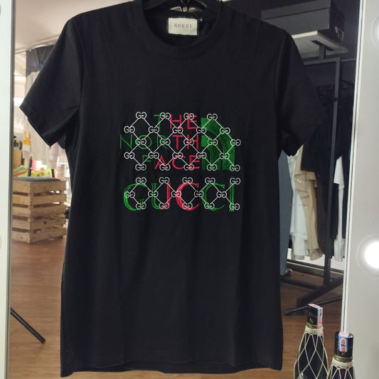 CAMISETA GUCCI NEGRA LOGO BORDADO