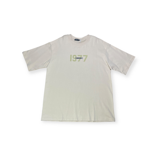 CAMISETA ESSENTIALS BEIGE 1977