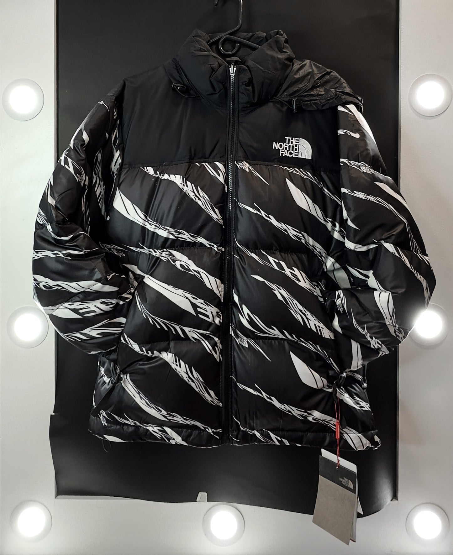 CHAQUETA THE NORTH FACE NEGRA PUFFER ZEBRA