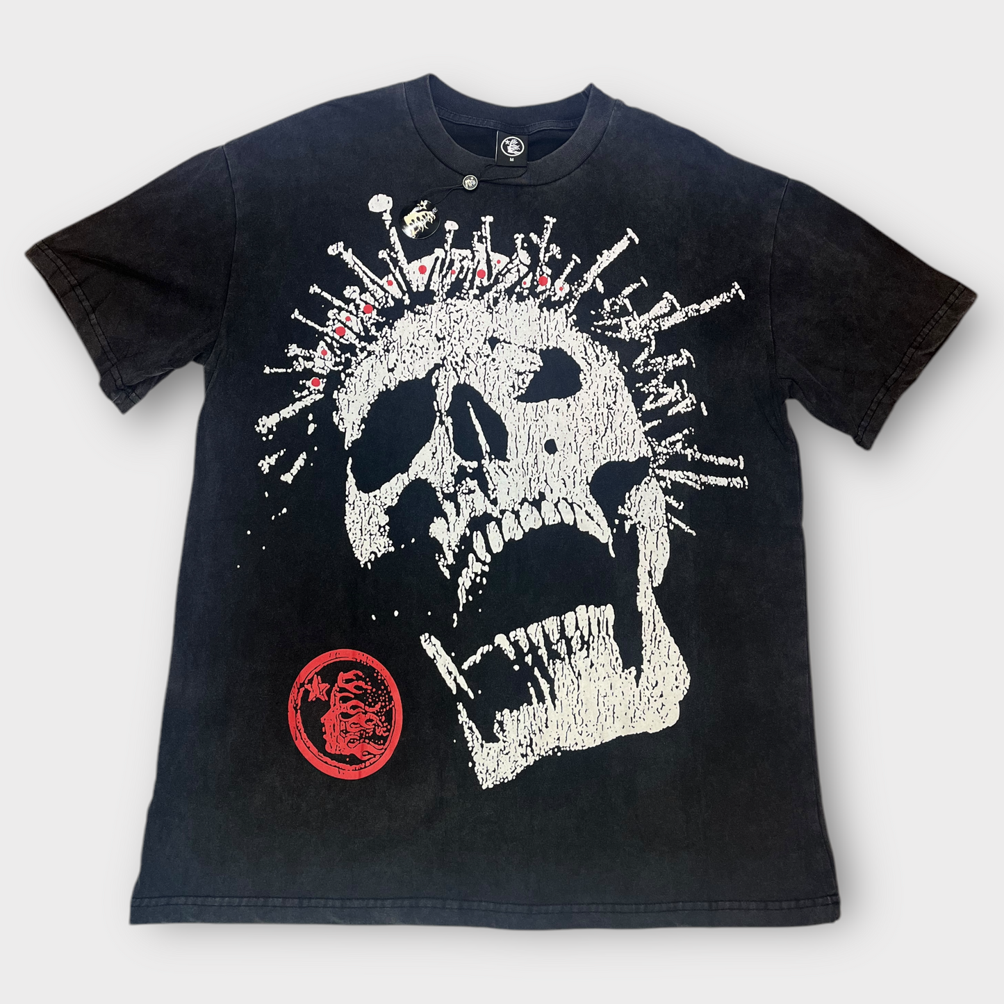 CAMISETA HELLSTAR NAILED SKULL GRIS