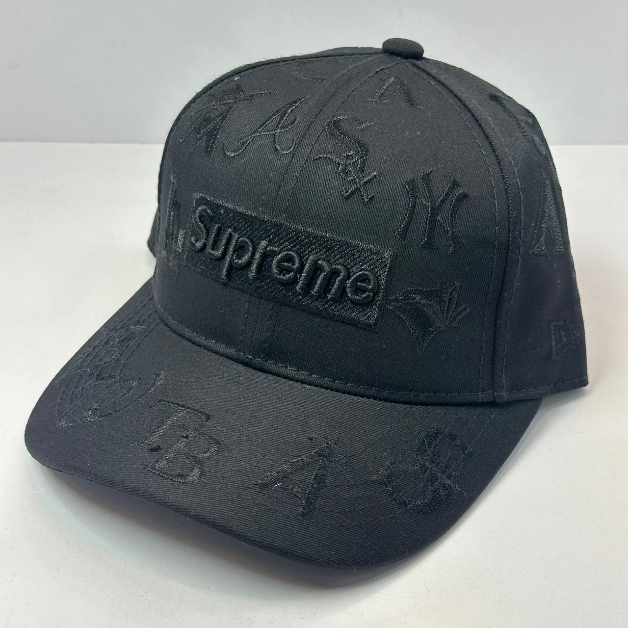 GORRA SUPREME MULTILOGO NEGRA