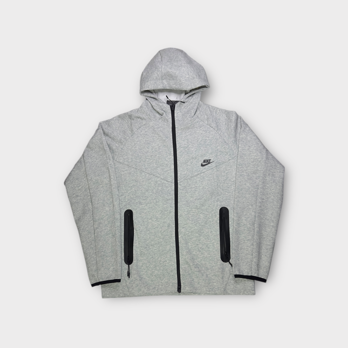 CONJUNTO NIKE TECH FLEECE CON CAPOTA GRIS